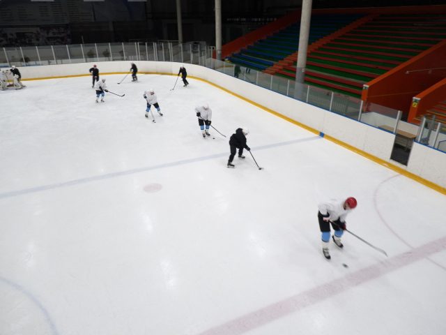 Techniques essentielles de patinage pour les hockeyeurs
