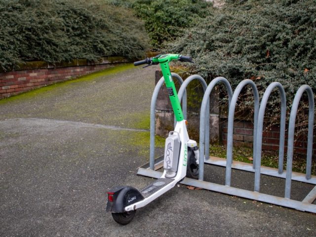 Vélo à assistance électrique ou trottinette : comment choisir